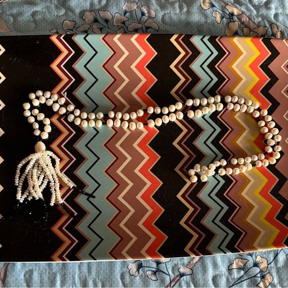 Long freshwater Pearl strand with tassel black accents 21” long flapper necklace - Picture 5 of 6